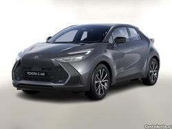 Cinza Usado 2025 Toyota C-HR SUV | € 37.990