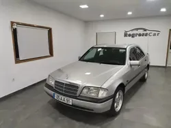 Cinzento Usado 1996 Mercedes 220 Sedan | € 3.990
