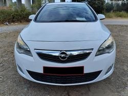 Branco Usado 2015 Opel Astra Selection Citadino | € 8.750 (Preço justo)