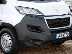 Branco Usado 2020 Peugeot Boxer Premium Van | € 19.950 (Preço justo)