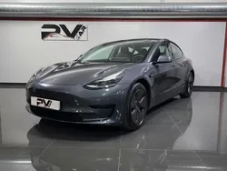 Cinza escuro Usado 2021 Tesla Model 3 Standard Range Sedan | € 27.990 (Preço justo)