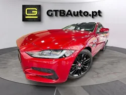 Vermelho Usado 2021 Jaguar XE R-Dynamic Sedan | € 38.500