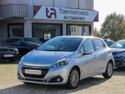 Cinzento Usado 2016 Peugeot 208 Style Citadino | € 13.500 (Caro)