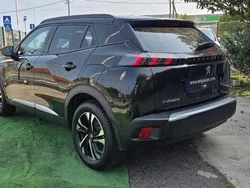 Preto Usado 2023 Peugeot e-2008 SUV | € 23.990 (Bom preço)