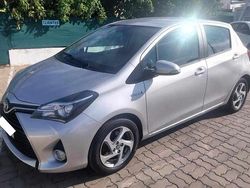 Cinzento Usado 2016 Toyota Yaris Citadino | € 13.490