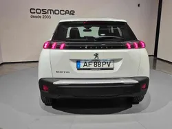 Branco Usado 2021 Peugeot e-2008 Active SUV | € 19.400 (Preço justo)