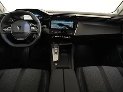 Branco Usado 2024 Peugeot 408 Allure Sedan | € 27.900 (Bom preço)
