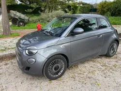 Cinzento Usado 2020 Fiat 500e Icon Citadino | € 20.750 (Preço elevado)