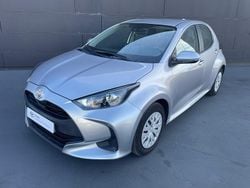 Cinza (pintura metalizada) Usado 2023 Toyota Yaris Comfort Sedan | € 17.750 (Preço justo)