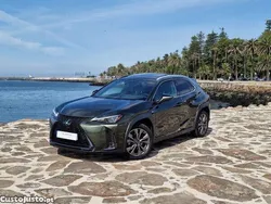 Branco Usado 2023 Lexus UX 250h Sport Line SUV | € 48.000