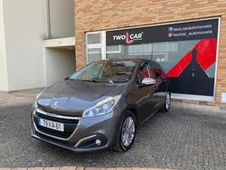 Cinzento Usado 2018 Peugeot 208 Citadino | € 10.950 (Preço justo)