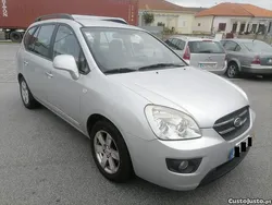Cinza Usado 2009 Kia Carens Monovolume | € 5.990