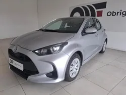 Cinza Usado 2022 Toyota Yaris Hybrid Comfort | € 19.490 (Preço justo)