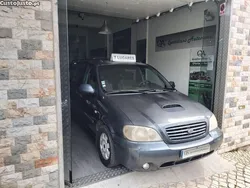 Azul Usado 2002 Kia Carnival EX Monovolume | € 2.500