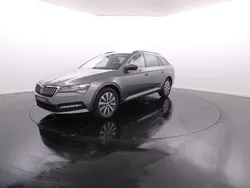Cinzento Usado 2023 Skoda Superb | € 35.900 (Preço justo)