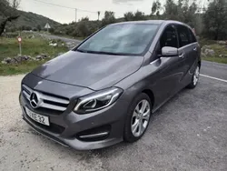 Cinza escuro Usado 2015 Mercedes B200 Urban Monovolume | € 16.900