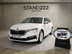 Branco Usado 2022 Skoda Scala Ambition Citadino | € 17.250 (Preço justo)