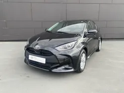 Cinza (pintura metalizada) Usado 2022 Toyota Yaris Comfort Sedan | € 17.750 (Preço justo)