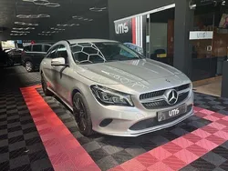 Cinza Usado 2017 Mercedes CLA200 Urban Carrinha | € 20.750