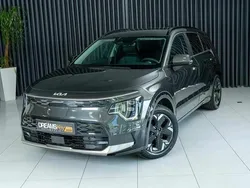 Cinzento Usado 2023 Kia e-Niro SUV | € 31.900 (Preço justo)