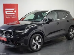 Preto Usado 2023 Volvo XC40 Core SUV | € 36.500 (Preço justo)