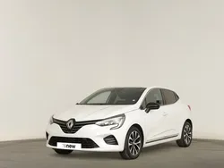 Branco glaciar Usado 2023 Renault Clio V Techno Citadino | € 17.690 (Preço justo)