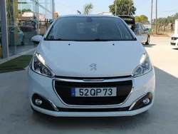 Branco Usado 2015 Peugeot 208 Citadino | € 10.000 (Preço justo)
