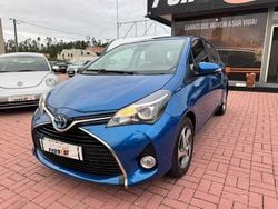 Azul Usado 2015 Toyota Yaris Hybrid Comfort | € 13.000 (Preço justo)