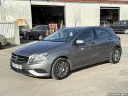 Cinza Usado 2015 Mercedes A180 | € 13.000 (Bom preço)