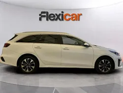 Branco Usado 2022 Kia Ceed Sedan | € 20.490 (Bom preço)