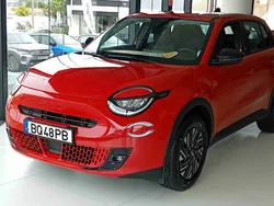 Vermelho Novo 2025 Fiat 600E Red SUV | € 36.900