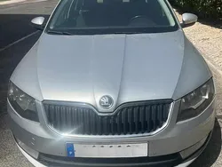 Cinzento Usado 2013 Skoda Octavia Carrinha | € 8.500