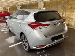 Usado 2017 Toyota Auris Hybrid Sedan | € 14.750