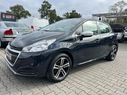 Cinza Usado 2016 Peugeot 208 Active Citadino | € 11.999 (Caro)