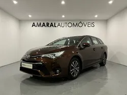 Castanho Usado 2015 Toyota Avensis Carrinha | € 15.900