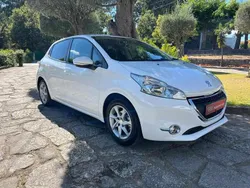 Branco Usado 2013 Peugeot 208 Citadino | € 8.990 (Preço justo)