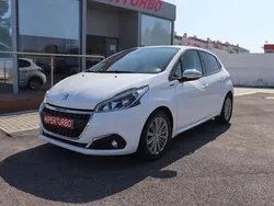 Branco Usado 2019 Peugeot 208 Signature Sky Citadino | € 11.900 (Preço justo)