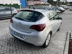 Cinzento Usado 2012 Opel Astra Cosmo | € 7.500 (Preço justo)