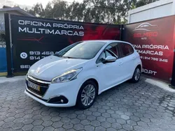 Branco Usado 2017 Peugeot 208 Citadino | € 10.450 (Preço elevado)