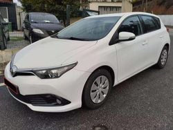 Branco Usado 2015 Toyota Auris Comfort Citadino | € 9.450 (Bom preço)