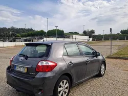 Cinzento Usado 2011 Toyota Auris Citadino | € 10.490 (Preço justo)