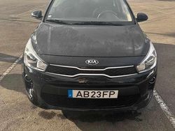 Preto Usado 2020 Kia Rio Citadino | € 12.750 (Preço justo)
