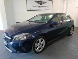 Azul Usado 2017 Mercedes A180 Citadino | € 19.999 (Preço justo)
