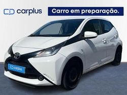Branco Usado 2017 Toyota Aygo X-play Citadino | € 11.900 (Caro)