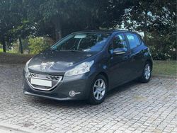 Cinzento Usado 2013 Peugeot 208 Citadino | € 10.750 (Preço elevado)