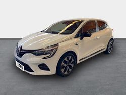 Branco Usado 2021 Renault Clio V LIMITED Sedan | € 14.990 (Preço justo)