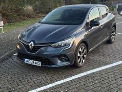 Usado 2022 Renault Clio V LIMITED Sedan | € 14.800 (Preço justo)