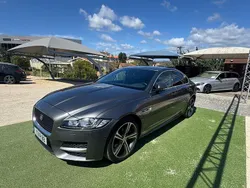 Cinza Usado 2017 Jaguar XF R-Sport Sedan | € 25.990