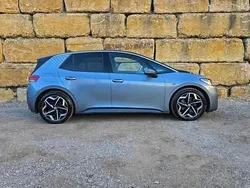 Azul Usado 2021 VW ID.3 Pro Performance Citadino | € 24.500 (Preço justo)