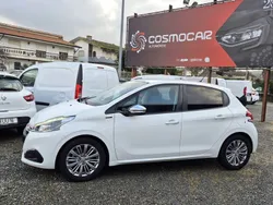 Branco Usado 2019 Peugeot 208 Signature Sky Citadino | € 11.200 (Preço justo)